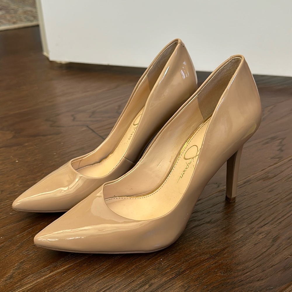 Tan Jessica Simpson close toed heels